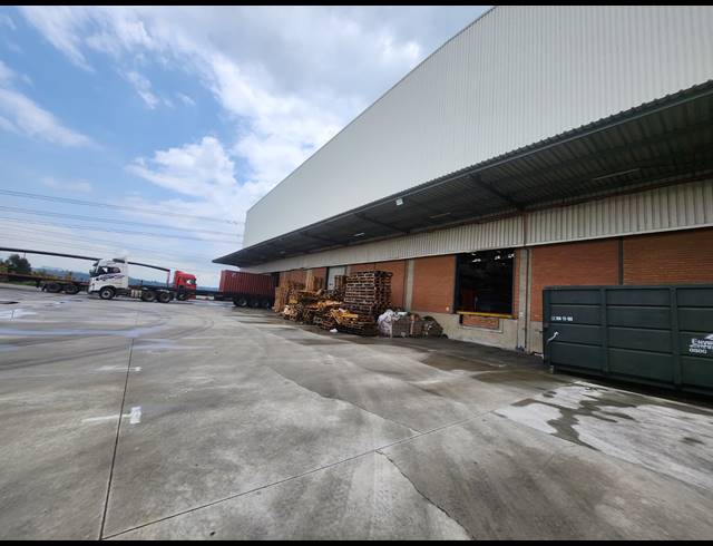 8,470M² WAREHOUSE TO LET IN LINBRO PARK